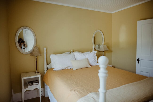 Building Photo - 108 W 6th St