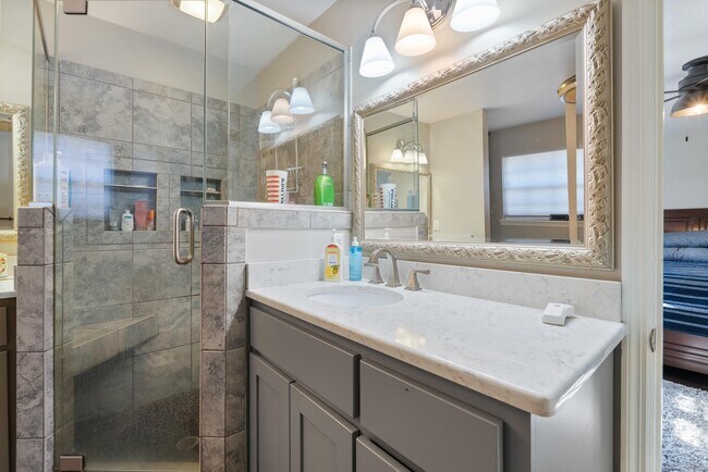 Building Photo - 7 Oak Tree Cir