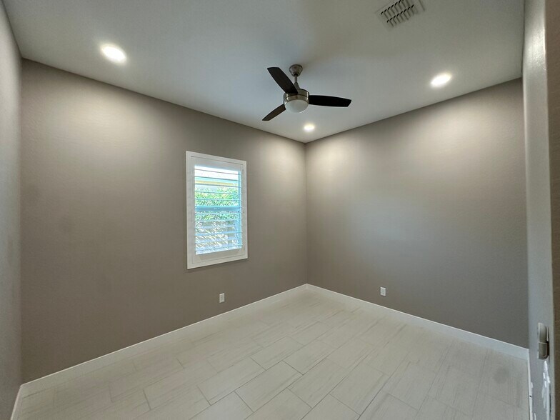 Building Photo - 1140 E Cherrywood Pl