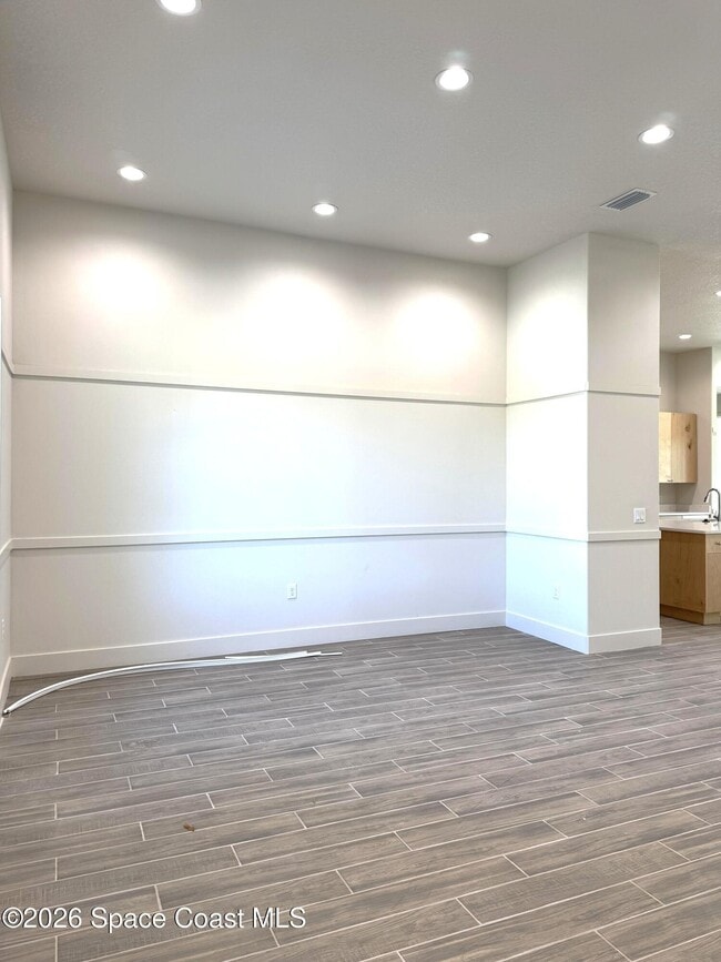 Building Photo - 2851 Edington Dr