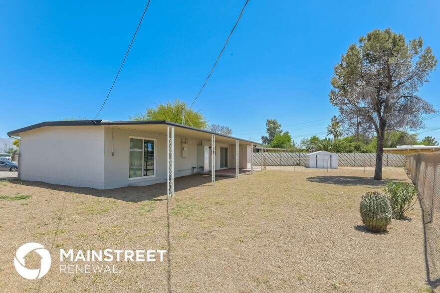 Building Photo - 3410 S Lakeside Pl