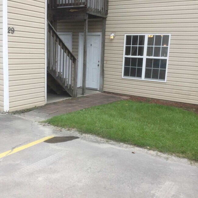 Building Photo - Apartment for Rent