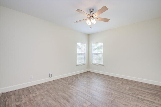 Building Photo - 10572 Twin Oak Dr