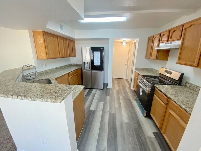 Building Photo - 4bed/2bath plus Bonus Loft!