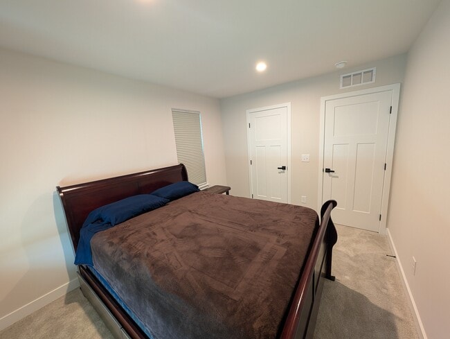 Building Photo - 1189 Riverbrook Dr