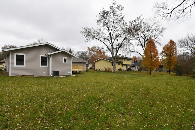 Building Photo - 1191 Meadow Ln