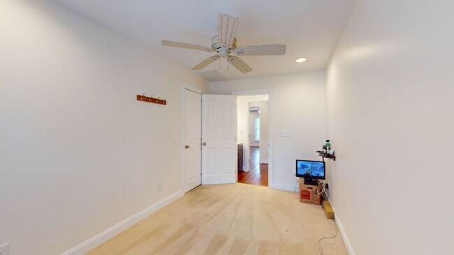 Building Photo - 202 Tidewater Dr