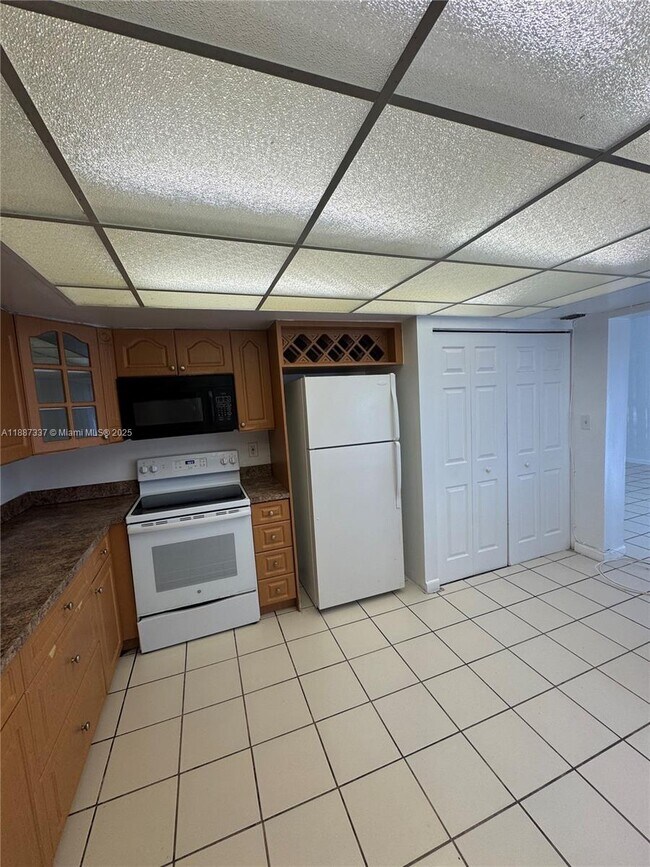 Building Photo - 7025 W Sunrise Blvd