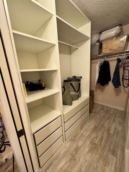 Building Photo - 4007 Yarmouth a