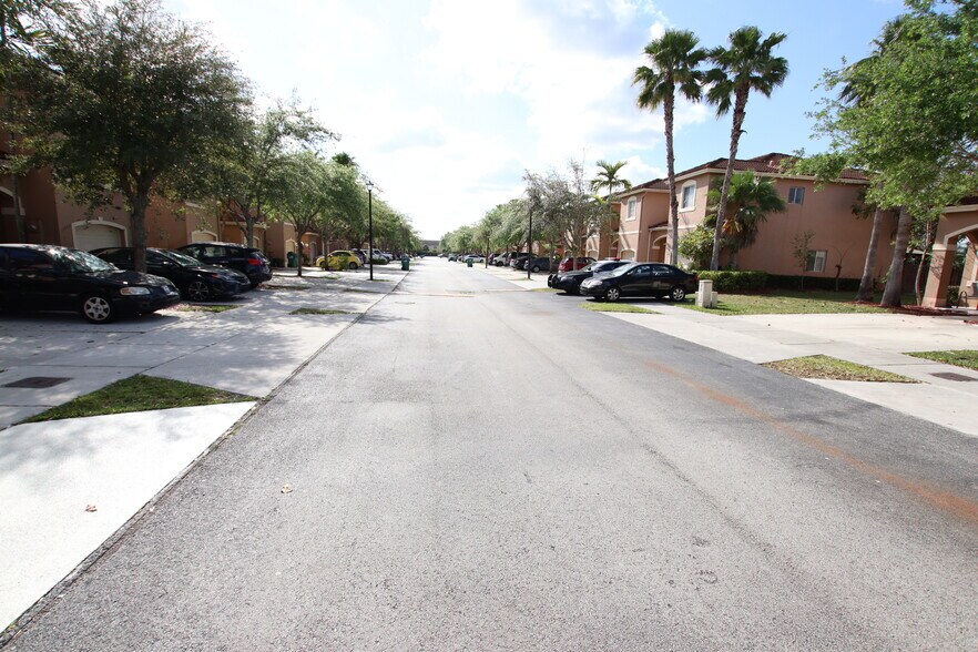 Building Photo - 14758 SW 9th Ln