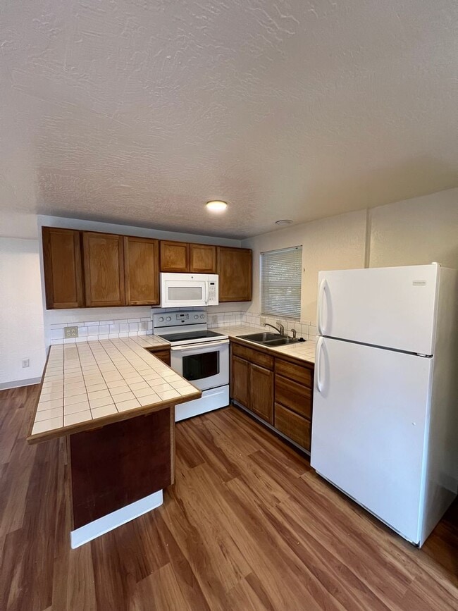 Building Photo - 1038wa