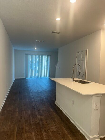 Building Photo - 634 Celtic dr