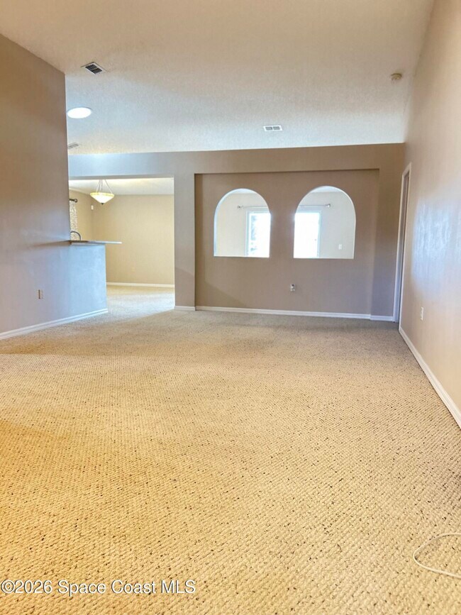 Building Photo - 3865 La Flor Dr