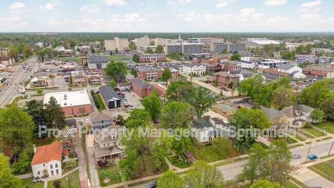 Building Photo - 1147 E Elm St