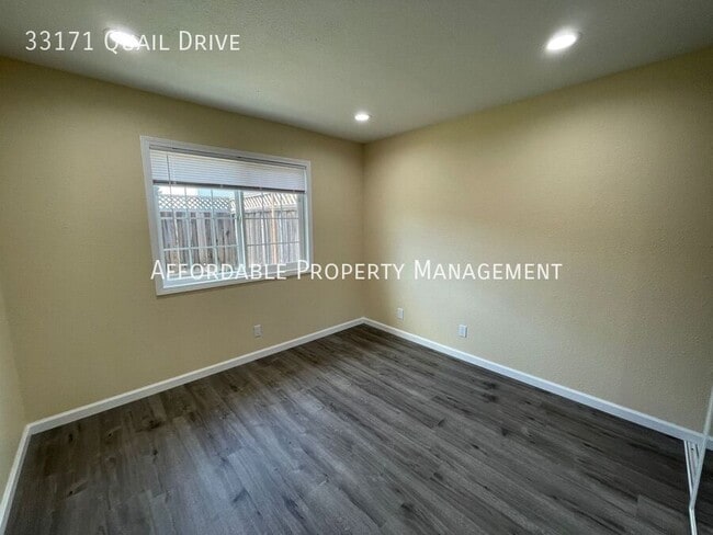 Building Photo - 33171 Quail Dr