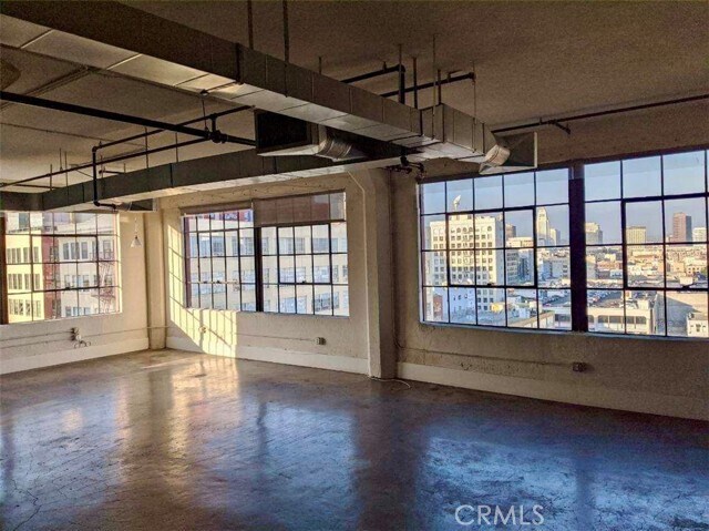Building Photo - 315 E 8th St