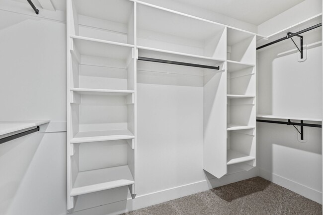 Building Photo - Awesome end unit 3 Bed 2.5 Bath townhome i...