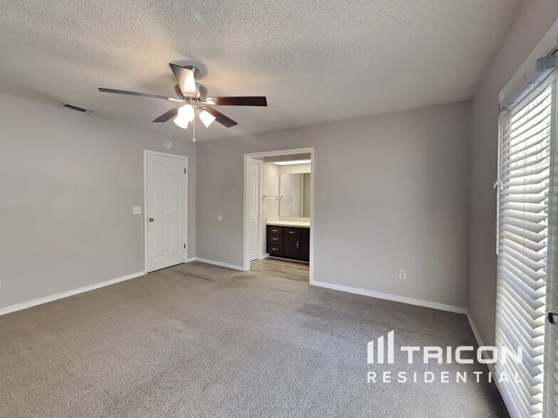 Building Photo - 4672 Wassail Dr