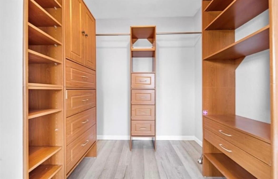 Building Photo - 2591 NE 55th Ct