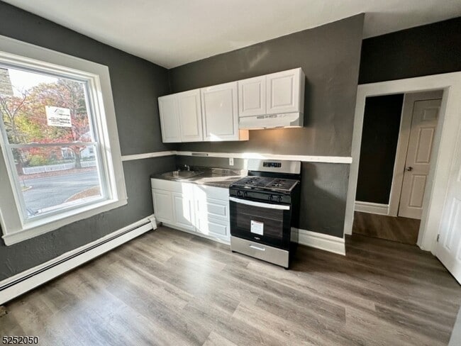 Building Photo - 310 Orange Rd