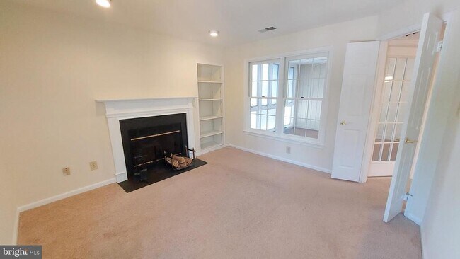 Building Photo - 10712 Kings Riding Way