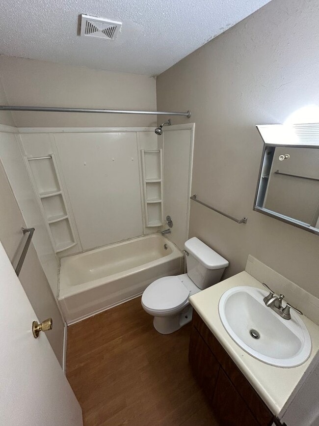 Building Photo - NEW LISTING! 1 Bedroom Apartment in Butler!!!