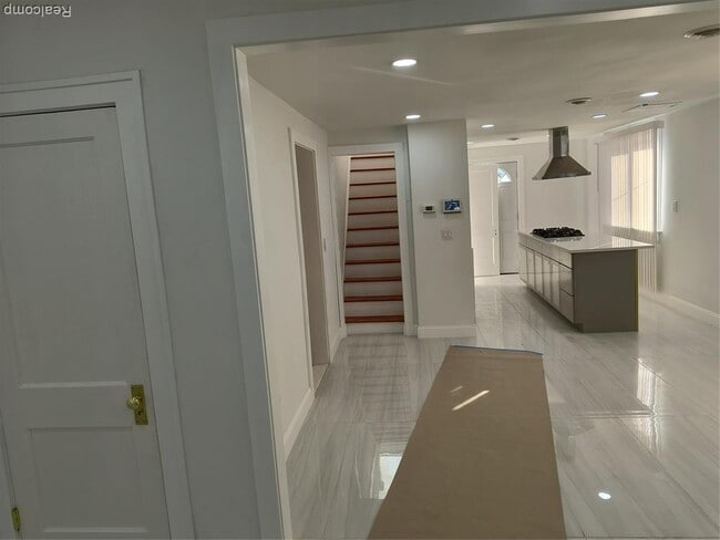 Building Photo - 18080 Westphalia St