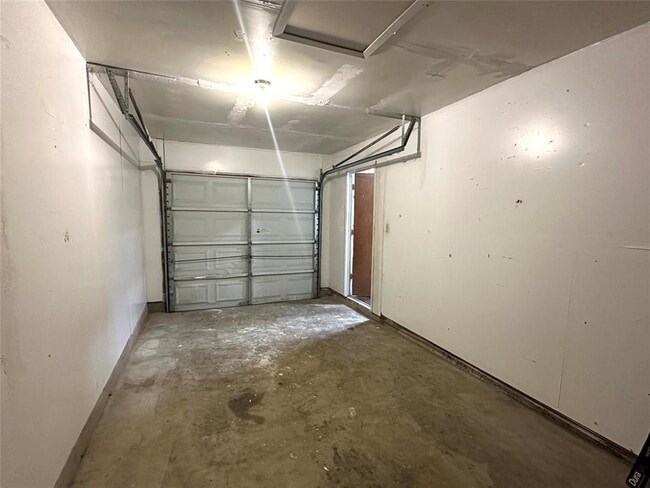 Building Photo - 2402 Parker Cir