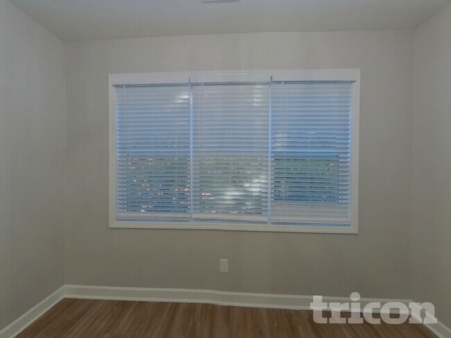 Building Photo - 806 Simones Ct