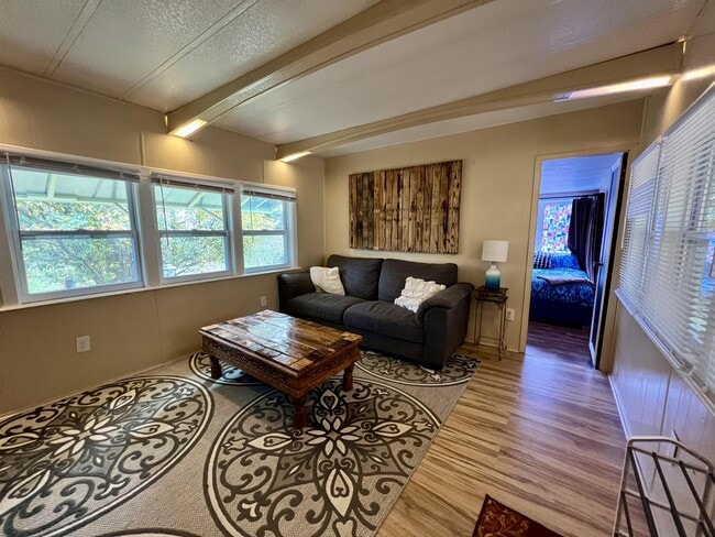 Building Photo - 27 Mandalay Dr