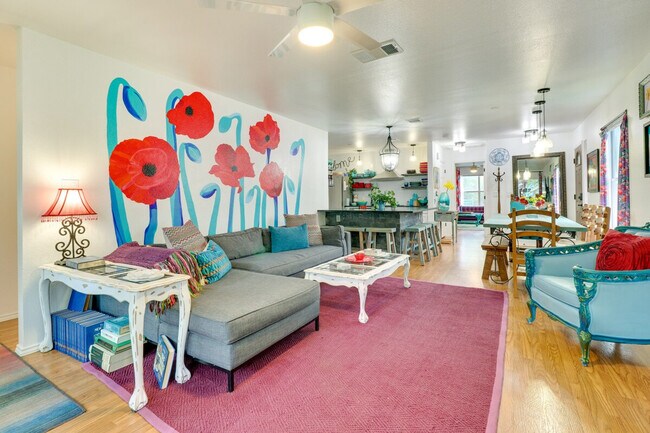 Building Photo - 1208 E 3rd St