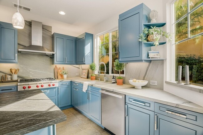 Building Photo - Walk to Beach & Cedros Stunning 4BR Home in Prime Solana Beach Location
