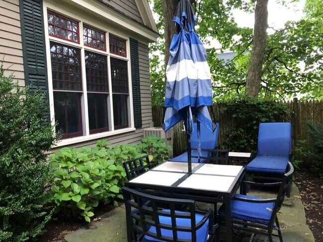 Building Photo - 448 Gibbs Ave