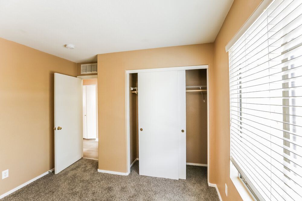 Building Photo - 12927 W Peppertree Ln