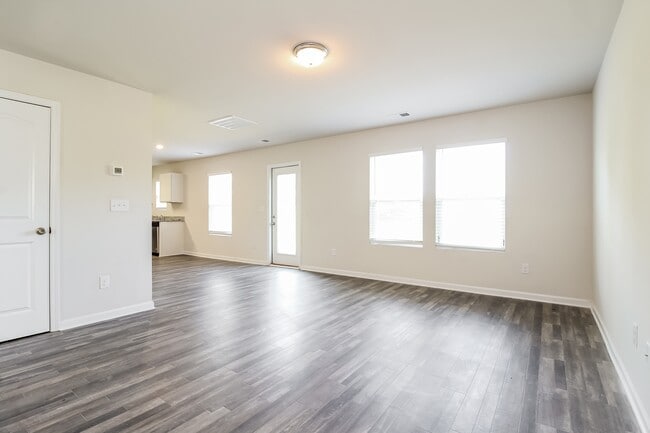 Building Photo - 950 Seay Rd