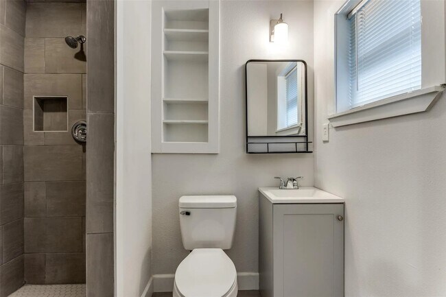 Building Photo - 4018 Western Cir