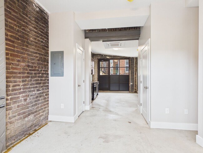 Building Photo - 7 E Franklin St