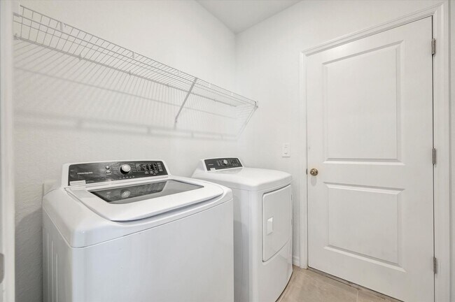 Building Photo - Lakewood Ranch Newer Build - 5 Bedroom Hom...