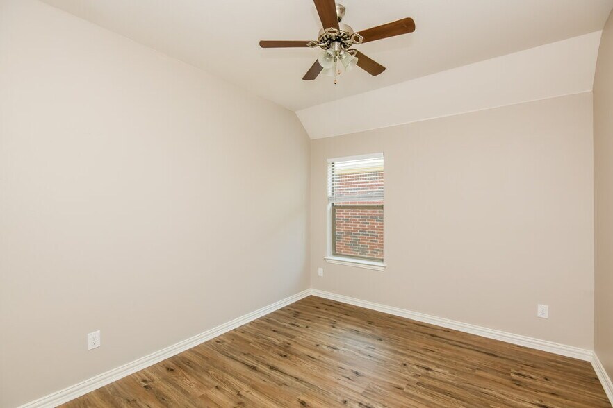 Building Photo - 6300 Chalk Hollow Dr