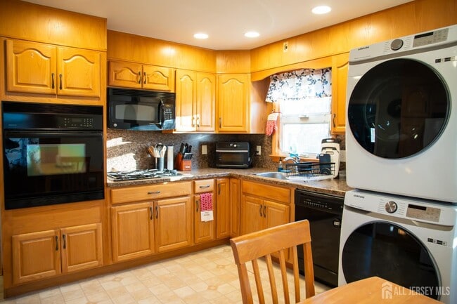 Building Photo - 13 Eberly Pl