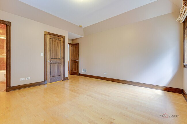 Building Photo - 339 Taft Ct