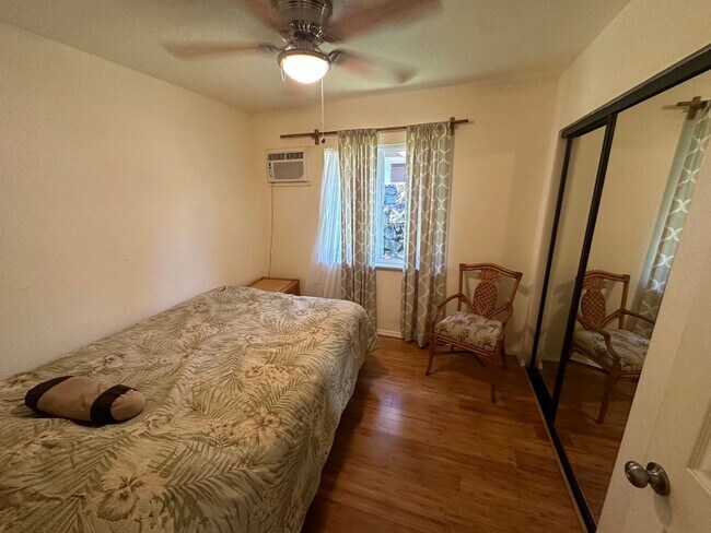 Building Photo - 3/2 House W/ 1/1 Cottage