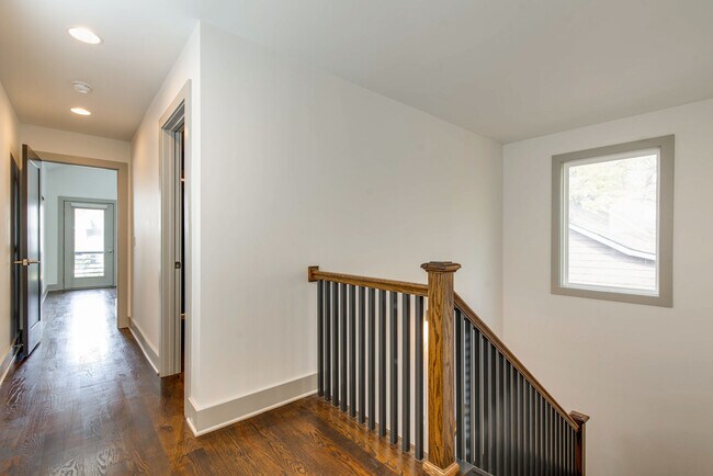 Building Photo - 336 Vivelle Ave