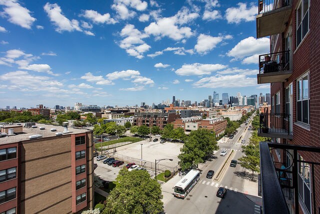 Building Photo - 6 S Laflin St