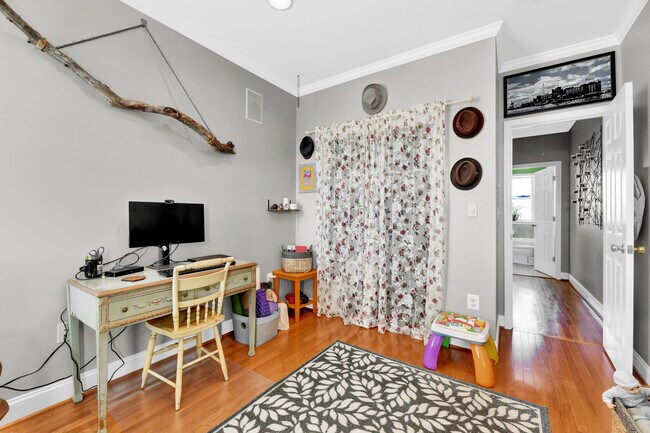 Building Photo - 307 S Chapel St