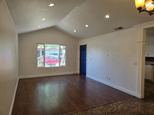 Building Photo - Algen420 - 7/$495/10 - A
