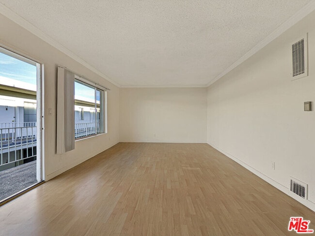 Building Photo - 440 Raymond Ave