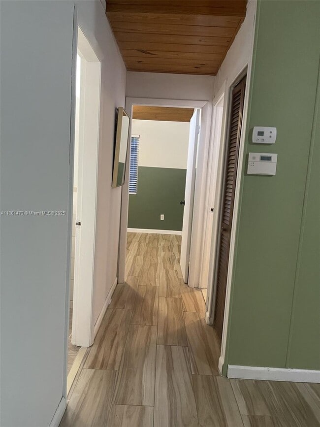 Building Photo - 141 Gumbo Limbo Dr