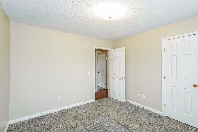 Building Photo - 202 Zenith Ct