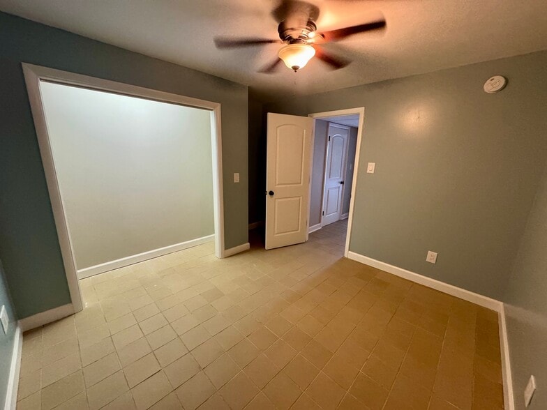 Building Photo - 732 Hillgate Rd